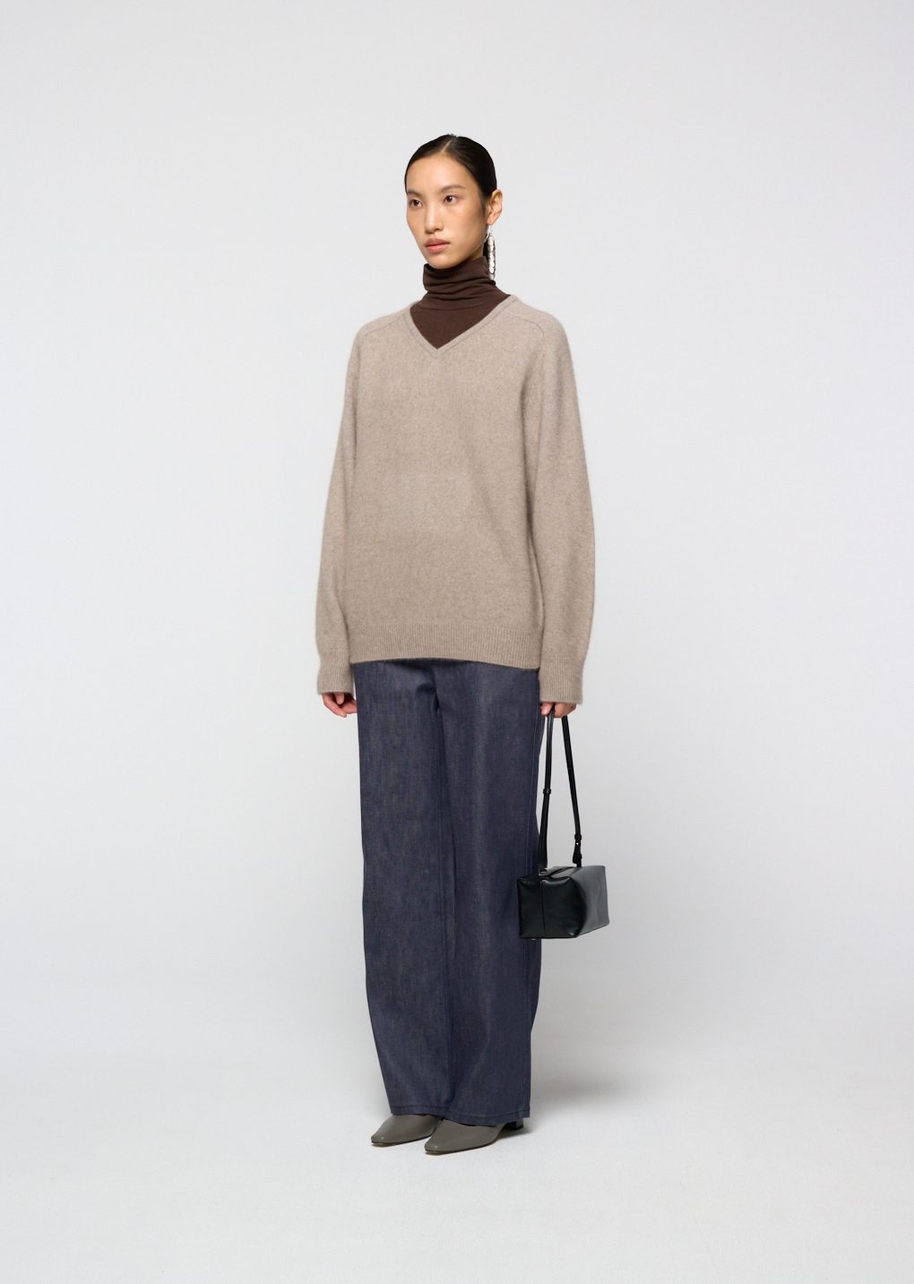racoon v-neck knit, beige