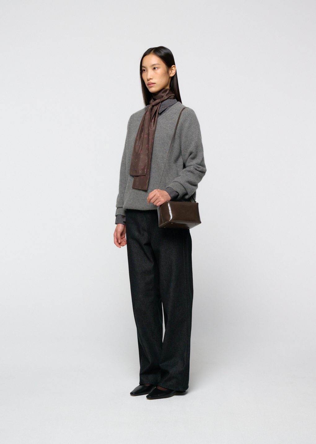 racoon v-neck knit, grey