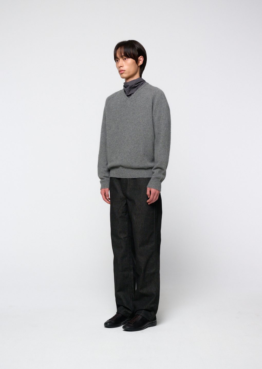 racoon v-neck knit, grey