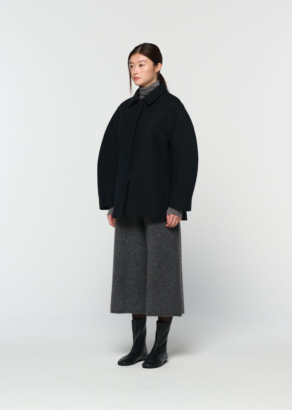 hourglass half coat, black
