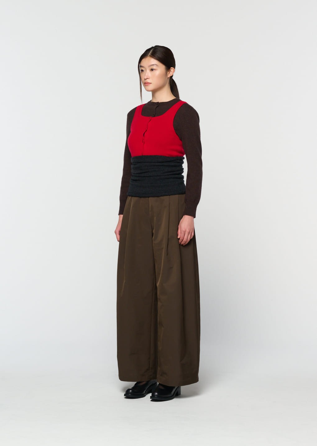 two tuck balloon pants, dark brown