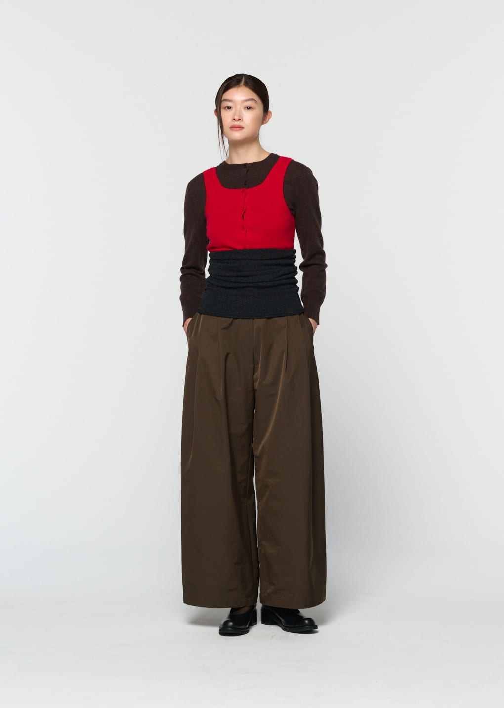 two tuck balloon pants, dark brown