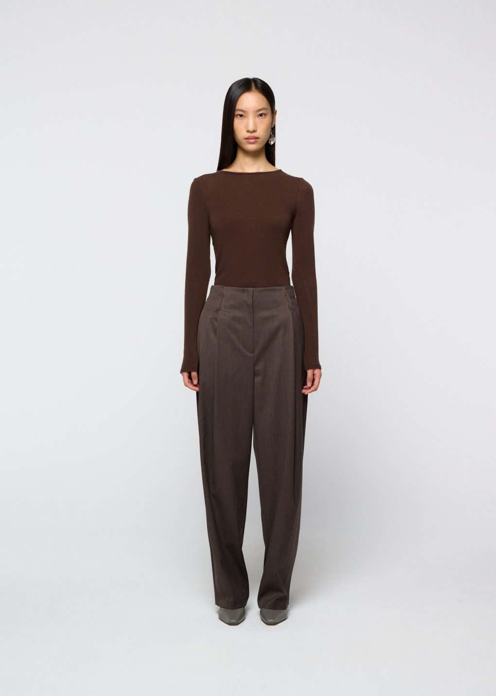 round t-shirt, brown