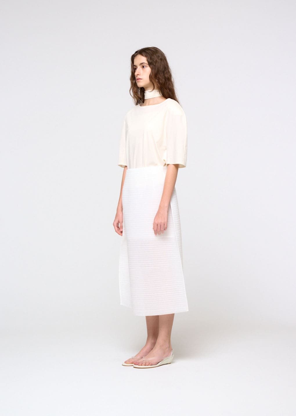 pleats curved skirt, white