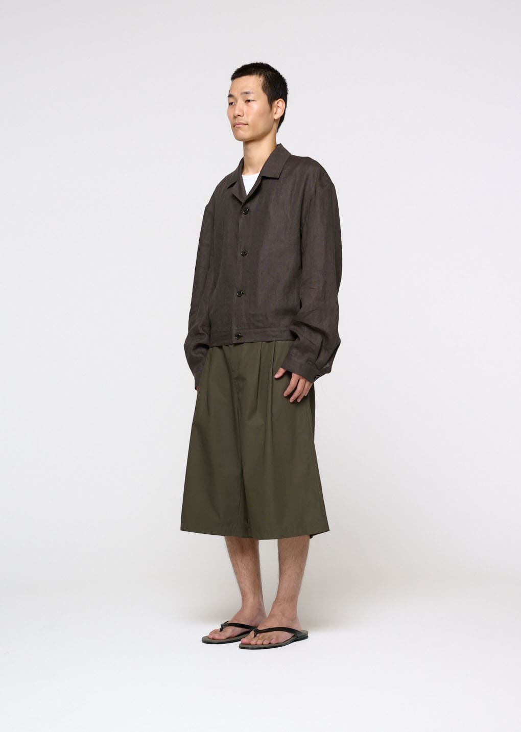 two tuck wide shorts, brown