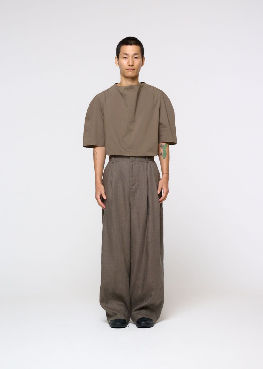 linen two tuck wide pants, khaki hover